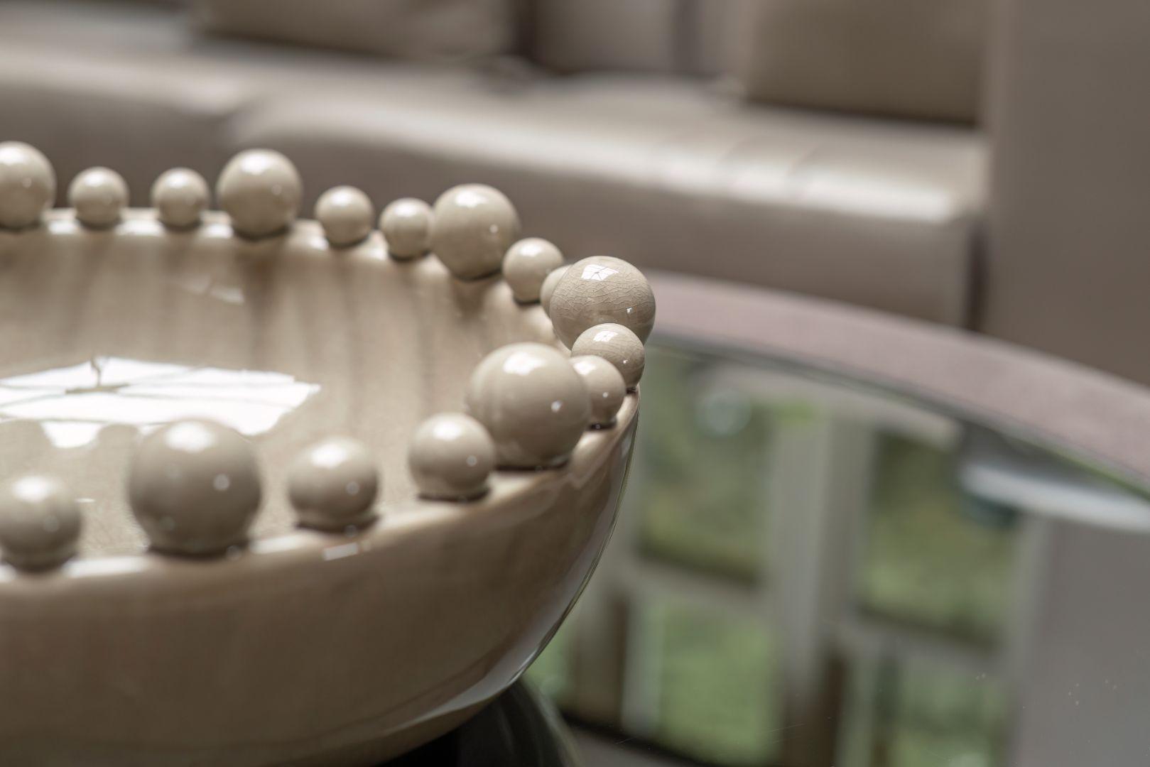 Trays, Bowls & Vases